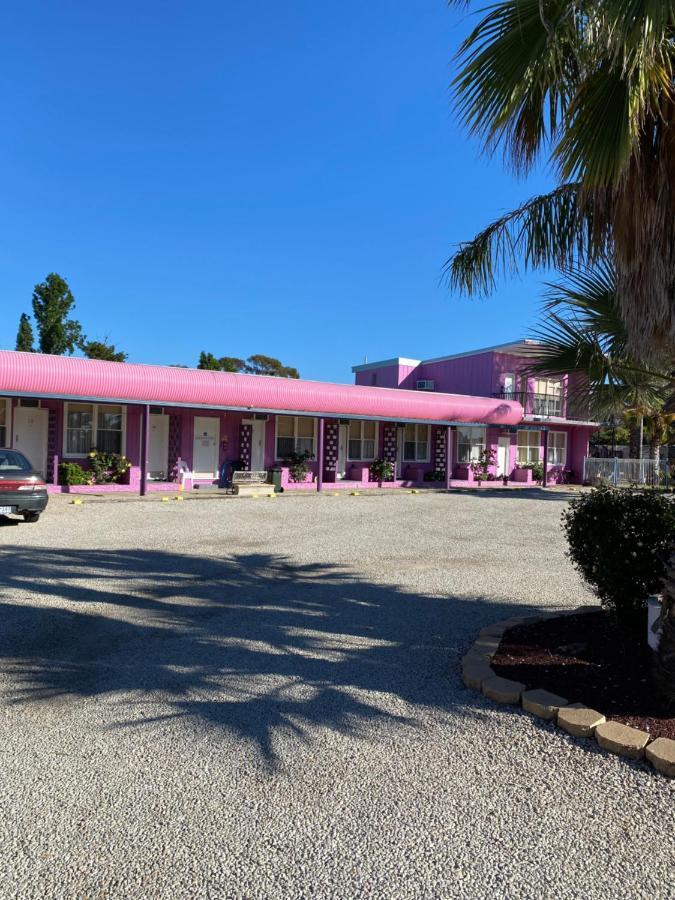 Paddle Steamer Motel 3*
